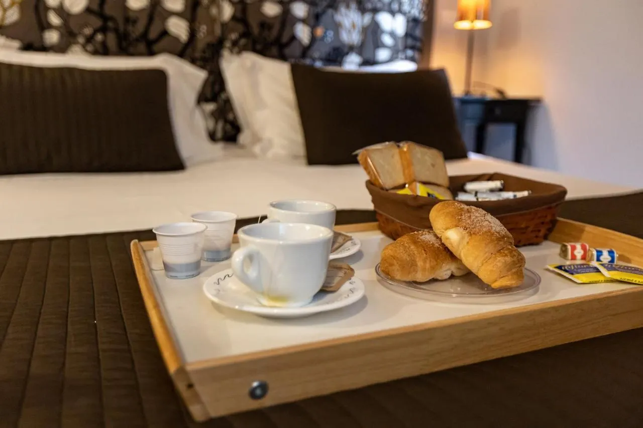 San Lorenzo Rooms Rzym Pensjonat