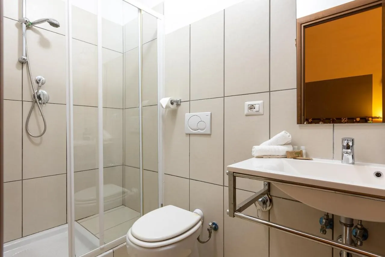 ** Pensjonat San Lorenzo Rooms Rzym Włochy
