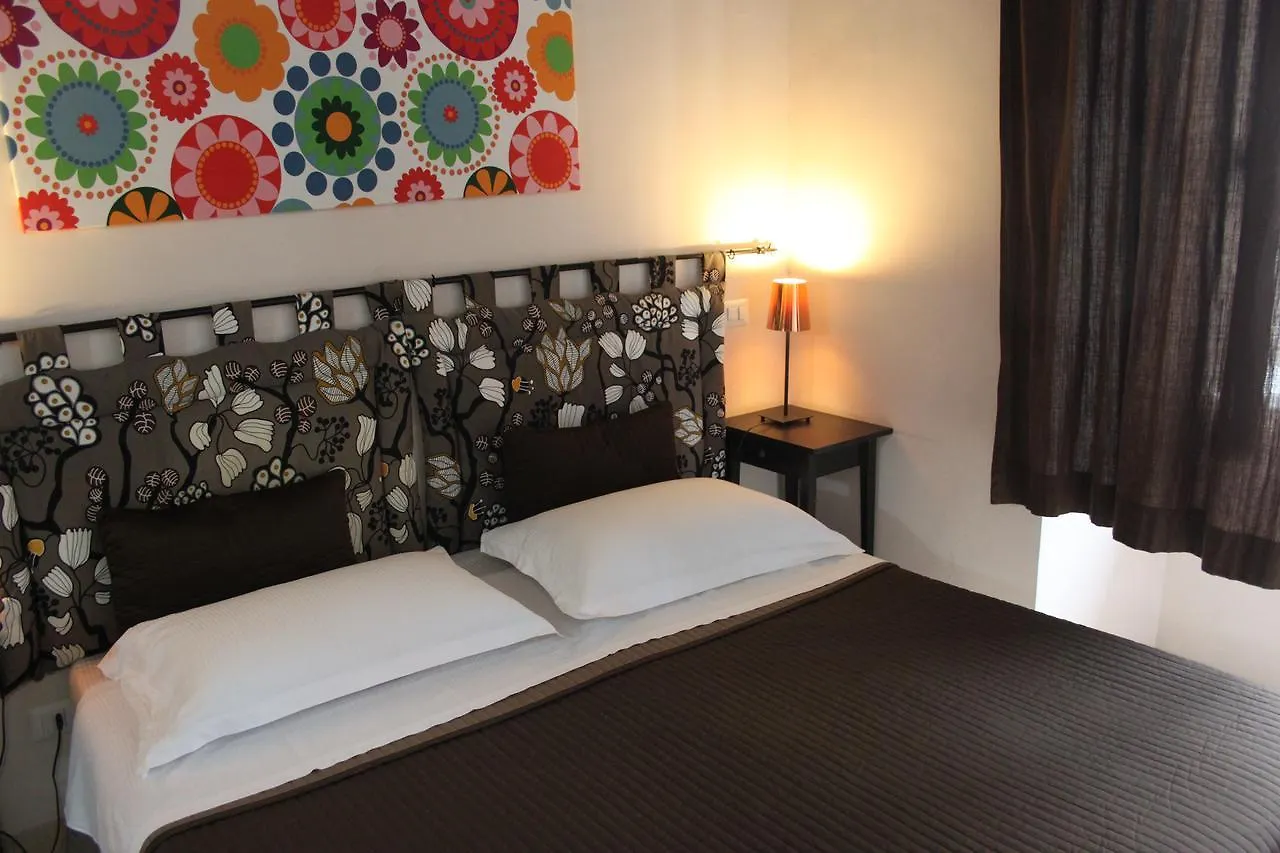 ** Pensjonat San Lorenzo Rooms Rzym Włochy
